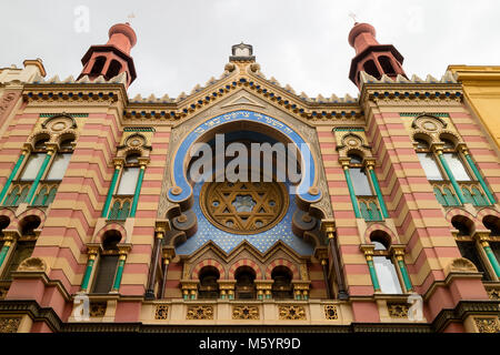 Prague, République tchèque - Le 7 octobre 2017 : Façade de la vieille nouvelle synagogue, quartier juif de Prague République Tchèque Banque D'Images