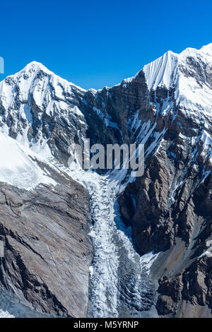 Vue aérienne sur le Centre de montagnes du Tian Shan, frontière du Kirghizistan et de la Chine, le Kirghizistan Banque D'Images