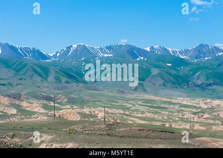 Route vers le lac Kol Chanson, province de Naryn, du Kirghizistan, de l'Asie centrale Banque D'Images