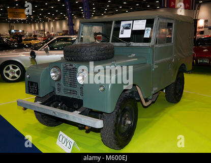 Une série de 1954 Un Land Rover, exposé au Salon de voitures Londres 2018 Banque D'Images