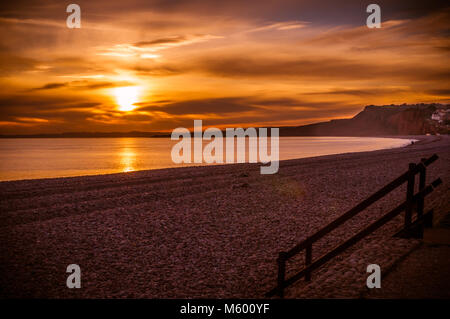 Budleigh Beach par une froide soirée d'hiver. Banque D'Images