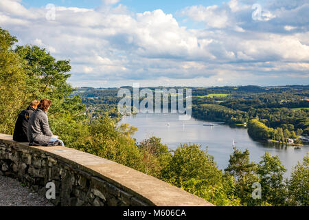 Le lac Baldeneysee, un réservoir de la rivière Ruhr, Essen, Allemagne, view point Korte Klippe, au-dessus du lac, Banque D'Images