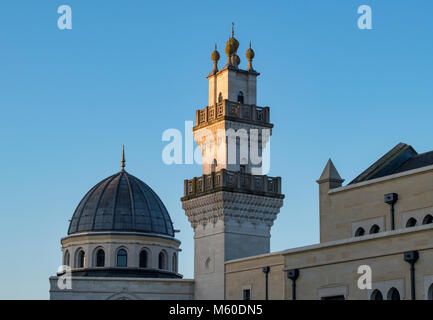 La lumière du soleil du matin sur le Centre d'Oxford pour les études islamiques. Oxford, Angleterre Banque D'Images