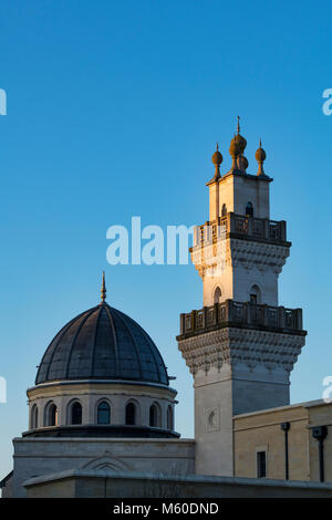 La lumière du soleil du matin sur le Centre d'Oxford pour les études islamiques. Oxford, Angleterre Banque D'Images