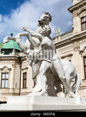 Statue d'un homme tenant un cheval, Palais du Belvédère supérieur, Wien, Vienne, Autriche. Banque D'Images