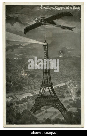 Ancienne carte postale avion militaire allemand Taube sur Paris, la Tour Eiffel sur l'arrière-plan d'explosions et d'incendies. La première guerre mondiale de 1914-1918 Banque D'Images