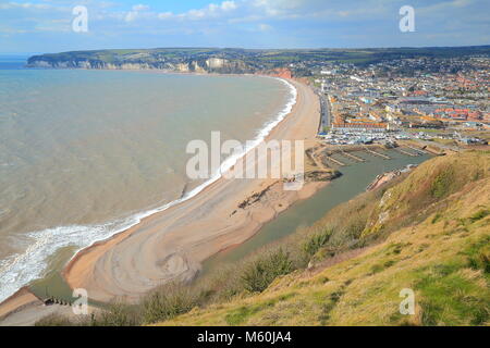 Vue panoramique sur la ville dans l'est du Devon Seaton sur la côte jurassique vu de Cliff Haven Banque D'Images