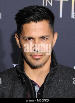 Los Angeles, USA. Feb 26, 2018. L'acteur Jay Hernandez assiste à la première mondiale du Disney's' 'une ride dans le temps" au El Capitan Theatre Le 26 février 2018 à Los Angeles, Californie. Photo de Barry King/Alamy Live News Banque D'Images