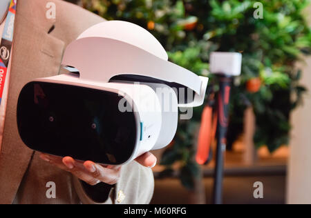 Barcelone, Espagne. 26 Février, 2018. Mirage Lenovo Casque VR au MWC de Barcelone, le Crédit : Jovana Kuzmanović/Alamy Live News Banque D'Images