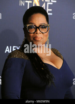 Los Angeles, USA. Feb 26, 2018. LOS ANGELES, CA - 26 février : L'actrice Oprah Winfrey assiste à la première mondiale du Disney's' 'une ride dans le temps" au El Capitan Theatre Le 26 février 2018 à Los Angeles, Californie. Credit : Barry King/Alamy Live News Banque D'Images