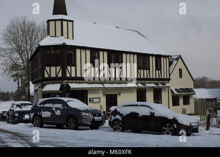 Edenbridge, UK. Feb 27, 2018. De lourdes chutes de neige de Sibérie dans le Kent comme prévu la bête de l'est passe au-dessus de la température la plus froide donnant au Royaume-Uni depuis 1986 Credit : Keith Larby/Alamy Live News Banque D'Images