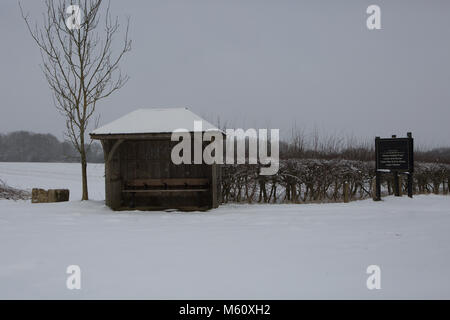 Edenbridge, UK. Feb 27, 2018. De lourdes chutes de neige de Sibérie dans le Kent comme prévu la bête de l'est passe au-dessus de la température la plus froide donnant au Royaume-Uni depuis 1986 Credit : Keith Larby/Alamy Live News Banque D'Images