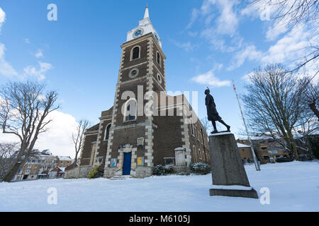 St George's Church à Gravesend, Kent, en photo dans la neige en 2018. Banque D'Images