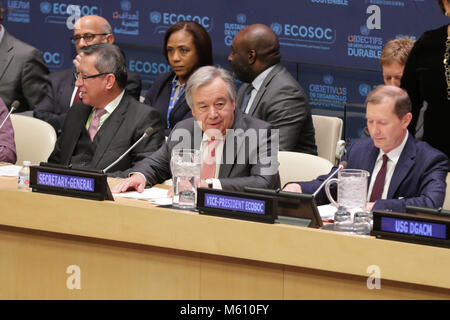 27 février 2018 - New York, NY, USA - United Nations, New York, USA, le 27 février 2018 - Antonio Guterres lors du Conseil économique et social les activités opérationnelles de développement et de repositionnement de l'Organisation des Nations Unies pour le développement à offrir le meilleur pour les gens et la planète aujourd'hui au siège des Nations Unies à New York..Photo : Luiz Rampelotto/EuropaNewswire (crédit Image : © Luiz Rampelotto via Zuma sur le fil) Banque D'Images