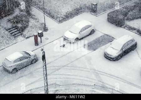 Glasgow, Écosse, Royaume-Uni 27 février.UK Weather : la bête de l'est enfin temps rejoint la ville comme la tempête de neige et un voile blanc flash, la visibilité diminue . Credit : Gérard ferry/Alamy Live News Banque D'Images