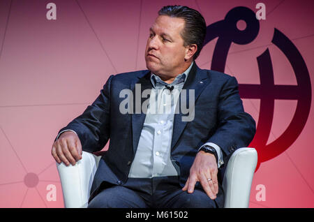 Barcelone, Catalogne, Espagne. Feb 27, 2018. Zak Brown, McLaren Technology Group Directeur exécutif sur scène.Le Mobile World Congress de Barcelone, en Espagne, depuis 2006 et sera maintenue jusqu'à l'année 2023. C'est une conférence annuelle autour du monde de la téléphonie mobile. Exposés du Congrès des technologies telles que la réalité virtuelle, réalité augmentée, l'intelligence artificielle, la robotique, les drones, le matériel, les logiciels et Robocar Crédit : P   - 27022018 Freire CBB4826.jpg Images/SOPA/ZUMA/Alamy Fil Live News Banque D'Images