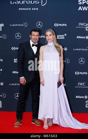 Monaco. Feb 27, 2018. Ancien joueur de football portugais Luis Figo (L) et son épouse Helen Svedin arrivent à la Laureus World Sports Awards 2018 à Monaco, le 27 février 2018. Credit : Ye Pingfan/Xinhua/Alamy Live News Banque D'Images