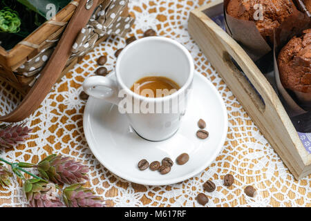 Dans l'Espresso tasse haute Banque D'Images