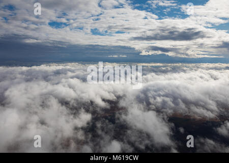 Vol au-dessus des nuages Banque D'Images