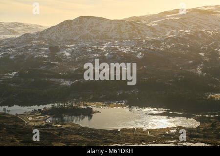 Glen Affric (gaélique écossais : Gleann Afraig) est un glen, ou la vallée, dans la région des Highlands de l'Écosse, à environ 15 miles (24 km) à l'ouest du Loch Ness. Banque D'Images