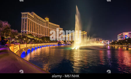 Les fontaines du Bellagio à Las Vegas de nuit Banque D'Images