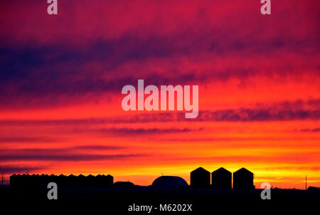 Saskatchewan Prairie Sunset rrural ciel coloré campagne Banque D'Images