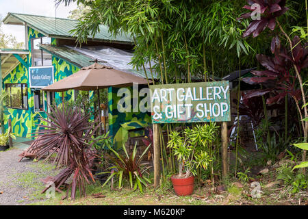 Galerie d'art le long de la route de Hana sur l'île de Maui, Hawaii. Banque D'Images