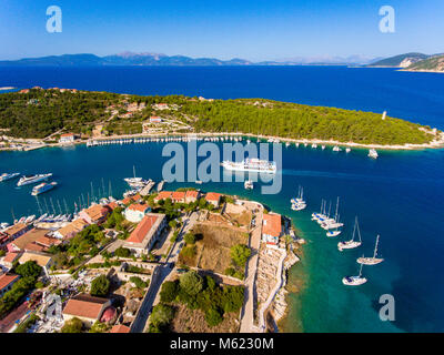 La baie de Fiskardo dans l'île de Céphalonie, Grèce (Fiscardo) Banque D'Images