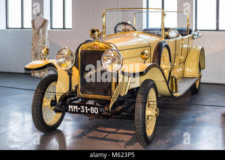Malaga, Espagne - décembre 7, 2016 : Vintage 1917 Hispano-Suiza affichée à l'automobile espagnol Malaga Musée de la mode et de l'automobile en Espagne. Banque D'Images