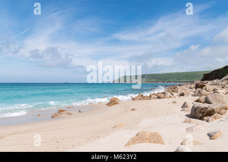 Rochers sur la plage de Sennen Cove Banque D'Images