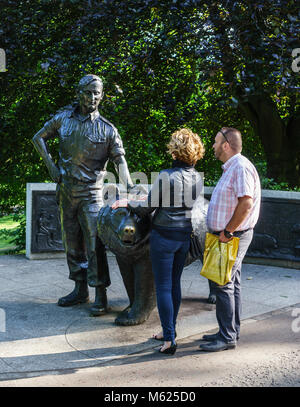 Ecosse - Edimbourg. Wojtek, le célèbre ours polonais pour la réalisation d'obus à la Bataille de Monte Cassino en 1942, commémoré par une statue Banque D'Images