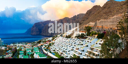 Los Gigantes impressionnante vue sur la mer,avec,Danemark,villa,l'île de Ténérife, Espagne. Banque D'Images