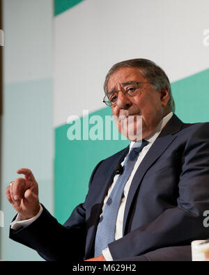 Octobre 23, 2017, Washington, DC USA - Leon Panetta, ancien secrétaire de la défense et de la CIA, s'exprimant sur la lutte contre l'extrémisme violent. Banque D'Images