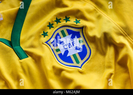 Rio de Janeiro, Brésil - circa 2018, février. - La Confédération de football brésilien football emblème sur jersey. Banque D'Images