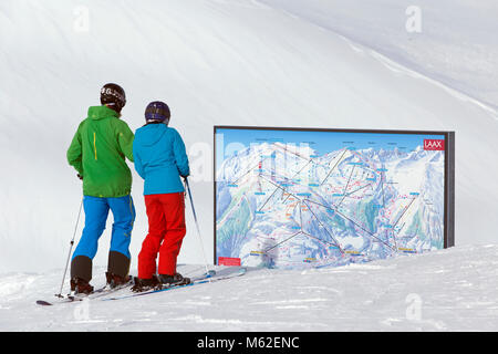 Voir le plan des pistes de couple à Crap Masegn en Suisse Banque D'Images