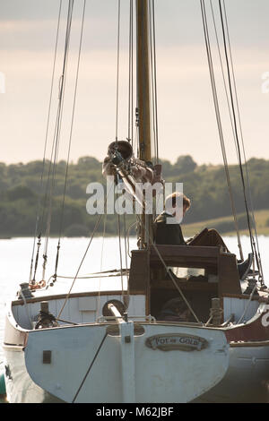 DATE DE SORTIE : 2018 Titre : La Merci STUDIO : Lionsgate Réalisateur : James Marsh PLOT : Yachtsman Donald Crowhurst tentative désastreuse du pour gagner le Golden Globe 1968 Race finit avec lui la création d'un compte de voyager seul au monde par la mer. Avec : Colin Firth comme Donald Crowhurst. (Crédit Image : © Lionsgate Entertainment/photos) Banque D'Images