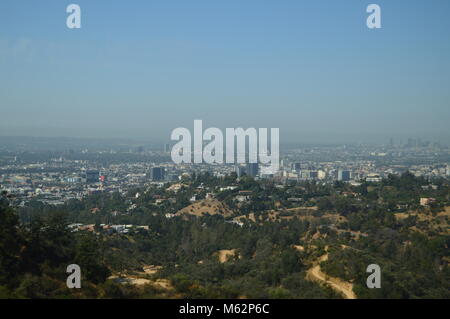 Vues de Los Angeles à partir de l'Observatoire de Griffith dans la zone sud de la montagne d'Hollywood. Le 7 juillet 2017. Hollywood Los Angeles en Californie. USA. E Banque D'Images