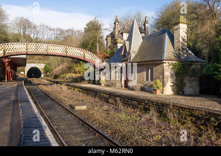 Passerelle et plate-forme à la gare de Cromford, Derbyshire, Royaume-Uni Banque D'Images