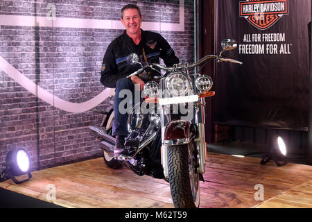 New Delhi, Inde. Mar 31, 2018. Peter Mackenzie, directeur général, Harley-Davidson, de l'Inde lors de l'inauguration de deux nouveaux modèles Harley-Davidson Low rider et de luxe le mercredi. Credit : Jyoti Kapoor/Pacific Press/Alamy Live News Banque D'Images