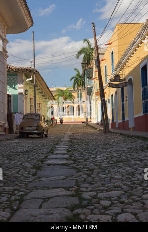 Voir en bas de la rue à Trinidad, Cuba Banque D'Images