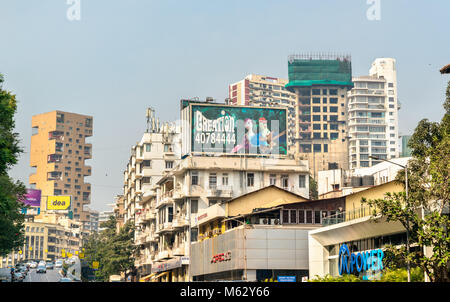 Bâtiments sur Hughes Road au sud de Mumbai, Inde Banque D'Images