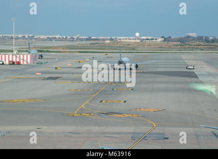 Donnant sur le côté piste à l'aéroport de Barcelone Banque D'Images