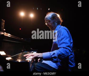 FORT LAUDERDALE, FL - 27 février : George Winston fonctionne à l-0779 Center le 27 février 2018 à Fort Lauderdale, en Floride. Crédit photo :04 mpi/MediaPunch Banque D'Images