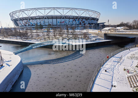 West Ham London Stadium au Queen Elizabeth Olympic Park en hiver, Londres Angleterre Royaume-Uni UK Banque D'Images