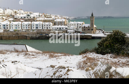 Cornwall, UK. 28 Février, 2018. Après d'importantes chutes de neige de Porthleven Crédit : Bob Sharples/Alamy Live News Banque D'Images