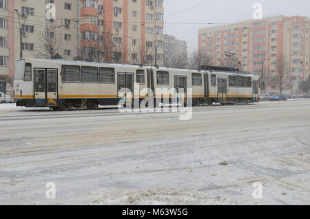 Bucarest, Roumanie. 28 Février, 2018. Vie quotidienne à Bucarest après de fortes chutes de neige et de froid au cours des derniers jours. Credit : Alberto Grosescu/Alamy Live News Banque D'Images