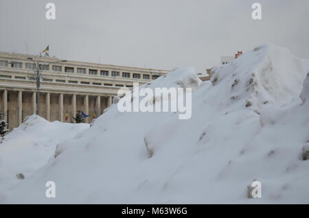 Bucarest, Roumanie. 28 Février, 2018. Vie quotidienne à Bucarest après de fortes chutes de neige et de froid au cours des derniers jours. Credit : Alberto Grosescu/Alamy Live News Banque D'Images