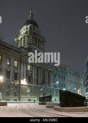 Londres, Angleterre, Royaume-Uni. 28 Février, 2018. Météo France : chutes de neige sur la Cour pénale centrale à l'Old Bailey au cours de la "bête de l'Est' tempête de neige à Londres. Crédit : Joe Dunckley/Alamy Live News Banque D'Images