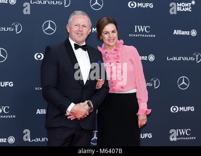 Monaco. Feb 27, 2018. Ancien joueur de rugby à XV Néo-Zélandais Sean Fitzpatrick (L) arrive à la Laureus World Sports Awards 2018 à Monaco, le 27 février 2018. Credit : Ye Pingfan/Xinhua/Alamy Live News Banque D'Images