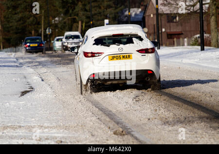 Dundee, Écosse, Royaume-Uni, le 28 février, 2018. Météo britannique. La Bête de Sibérie arrivera au-dessus du nord-est de l'Écosse avec les fortes chutes de neige et le vent froid soufflant en travers de Dundee. Temps de gel de la Serbie connu comme 'La Bête de l'Est' est fixé à causer la perturbation de voyage et les fermetures d'école que la Grande-Bretagne fait face à son plus froid de février à ans. Crédits : Dundee Photographics/Alamy Live News Banque D'Images